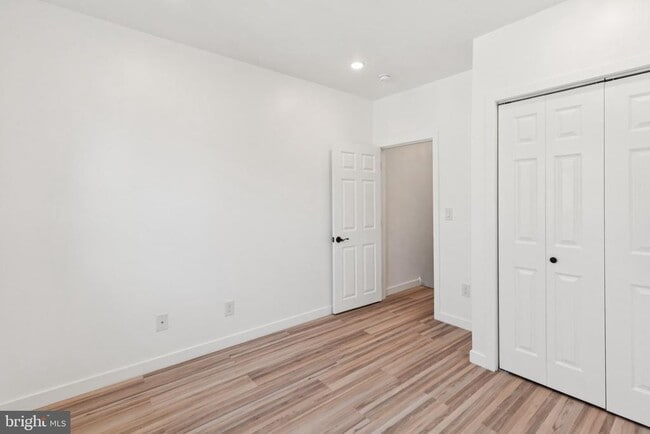 Building Photo - 2242 S Bonsall St