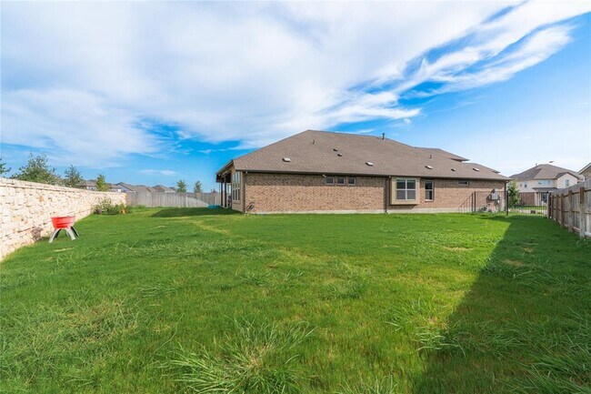 Building Photo - 528 Spurlock Wy