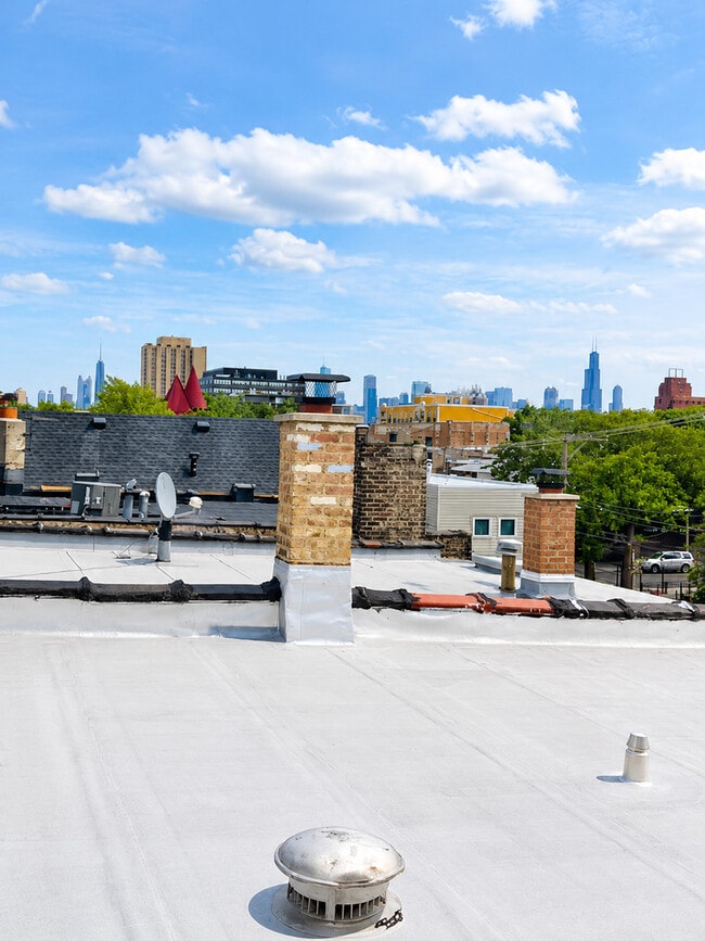 Building Photo - 2621 W Crystal St