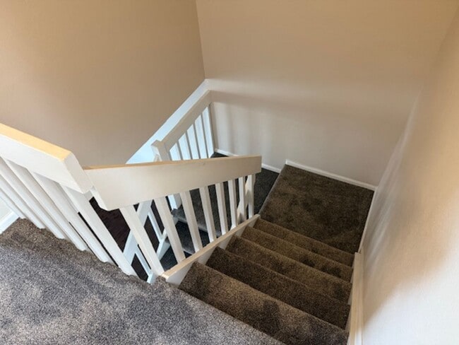 Building Photo - House For Lease