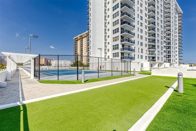 Building Photo - 3015 N Ocean Blvd