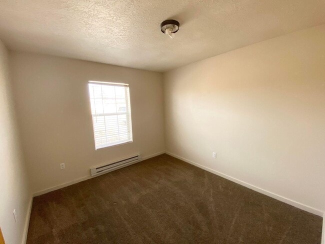 Building Photo - 910 11th Ave NW