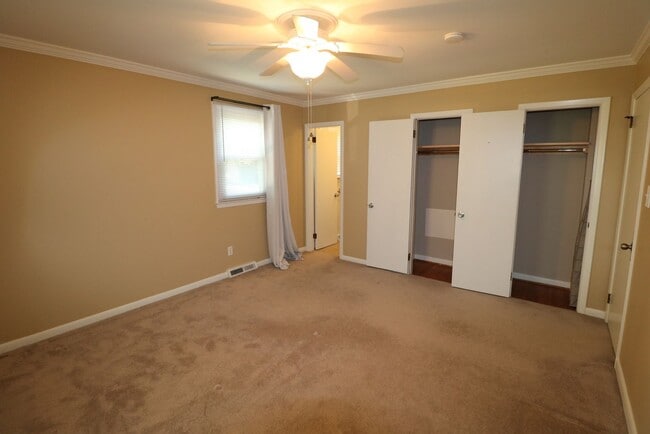 Building Photo - 2815 Ashwood Dr