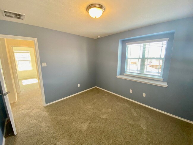 Building Photo - Live on the Golf Course at Star Ranch!! 4B...