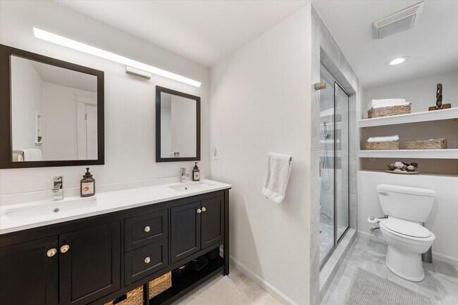 Building Photo - 2509-2511 N Cramer St