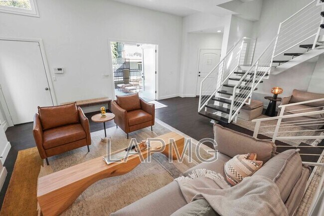 Building Photo - 9842 Portola Dr