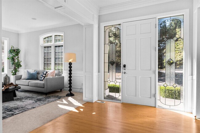 Building Photo - Luxury 4 bed 4 bath home in Lakemont, Bellevue