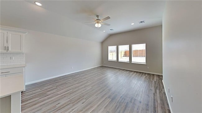 Building Photo - 489 Hardesty Dr