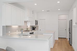 Building Photo - 2702 Parkview Ct
