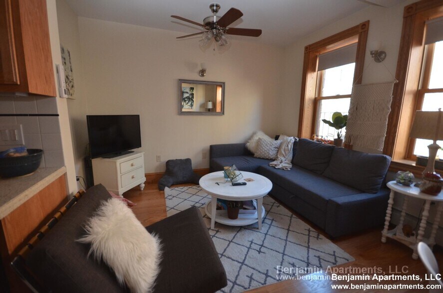 Building Photo - 137 Charles St