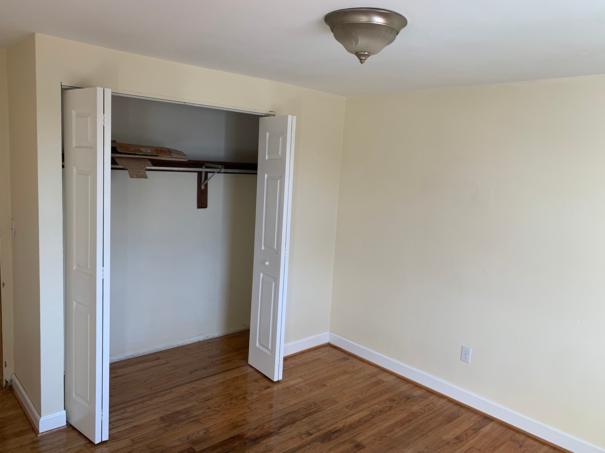 Building Photo - 4268 Sample Ct