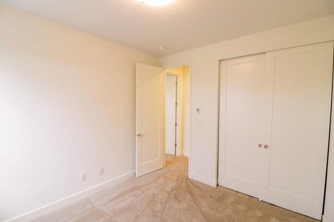 Building Photo - 4bd/3ba Newcastle House