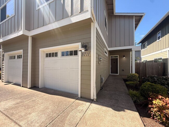 Building Photo - HONEYBEE5711-5713