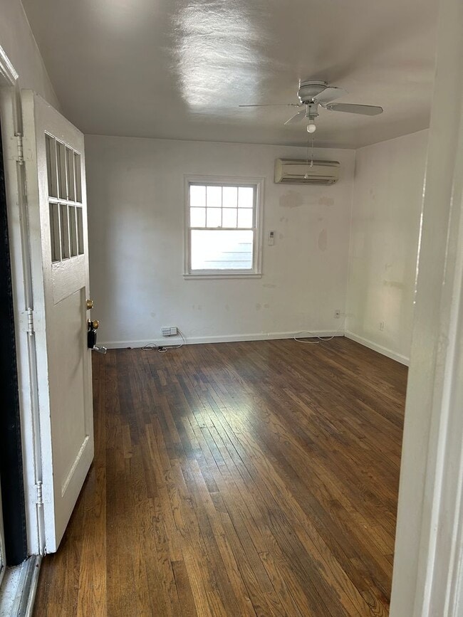 Building Photo - **MIDTOWN - READY FOR MOVE IN** 2 Bedroom/...