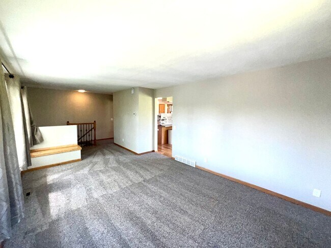 Building Photo - Spacious 3-bed, 2-bath Single Family Home!