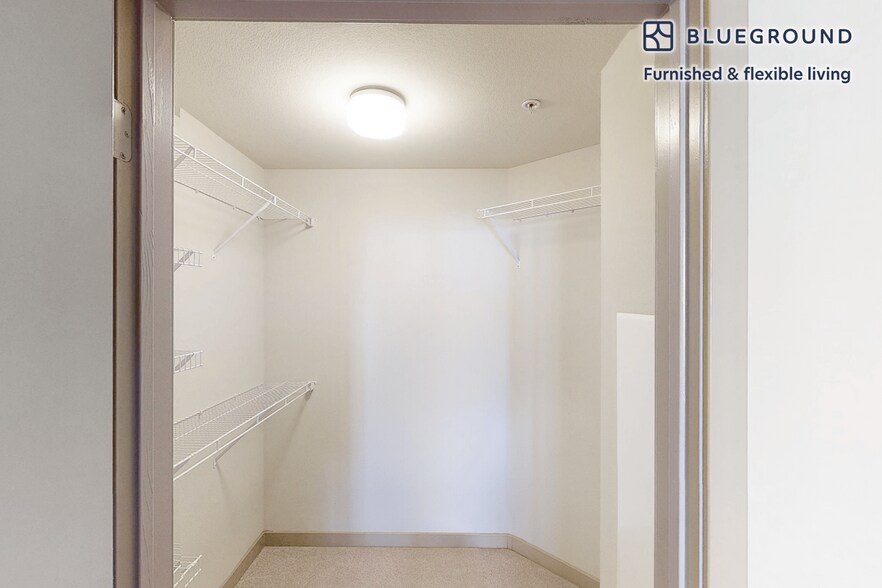 Building Photo - 121 E Rte 66