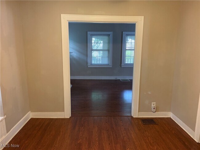 Building Photo - 1660 Glenmount Ave