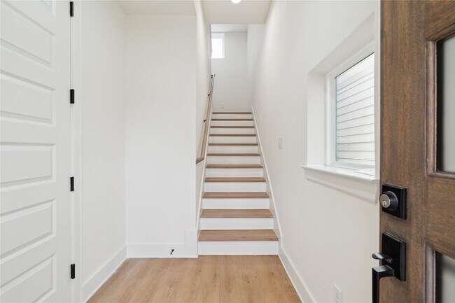 Building Photo - 4631 Balkin St