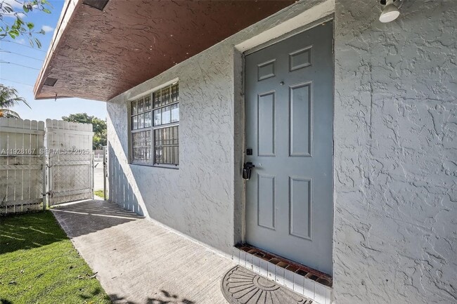 Building Photo - 708 SW 10th St