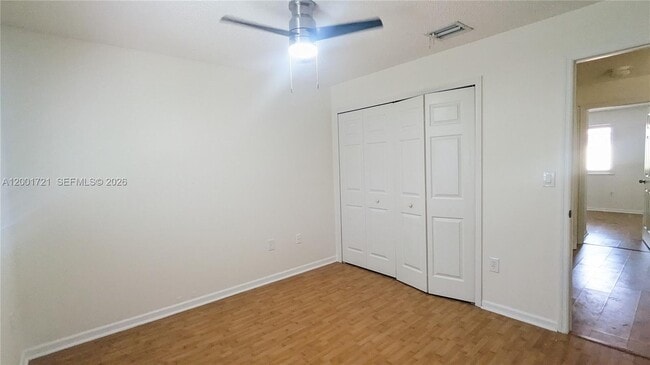 Building Photo - 213 E Forest Oak Cir