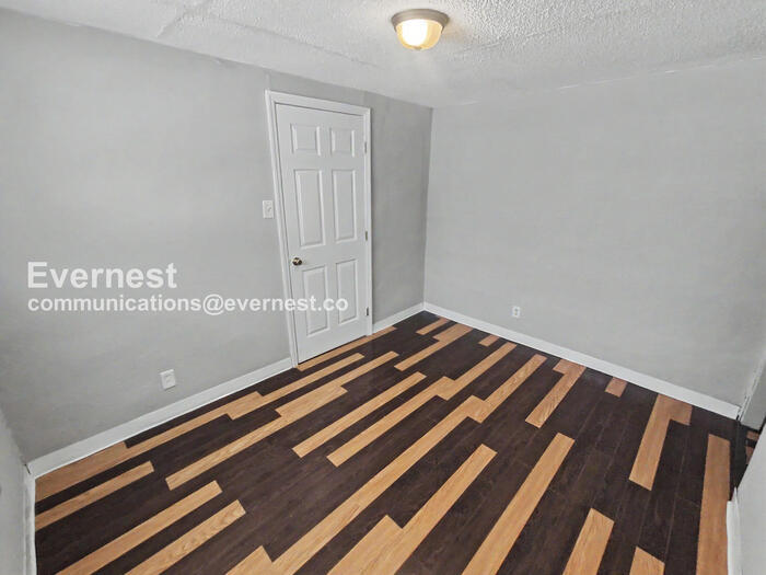 Building Photo - 1924 Blackford St