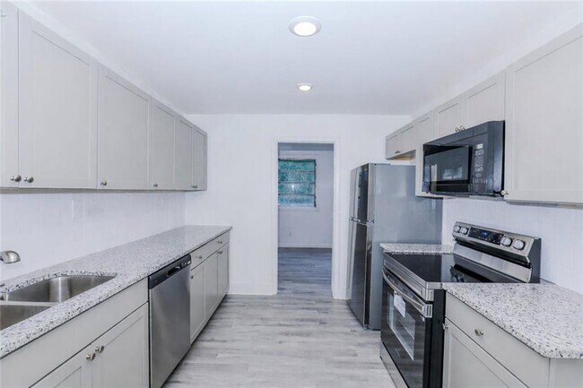 Building Photo - 1026 Lynhurst Dr SW