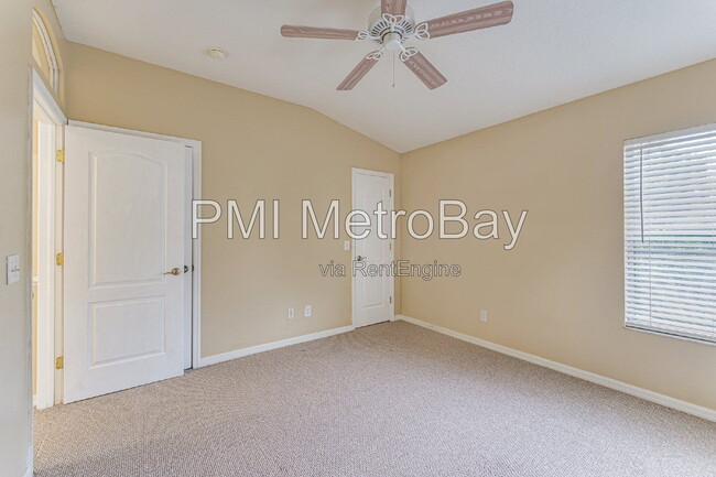 Building Photo - 15706 Fishhawk Falls Dr