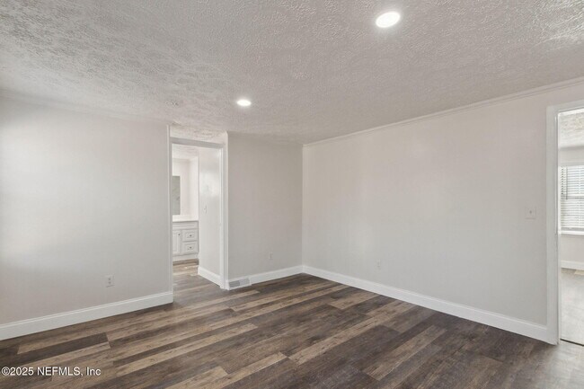 Building Photo - 97119 Diamond St