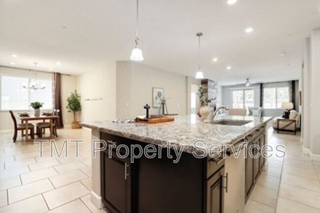 Building Photo - 1141 Vista Verde Dr