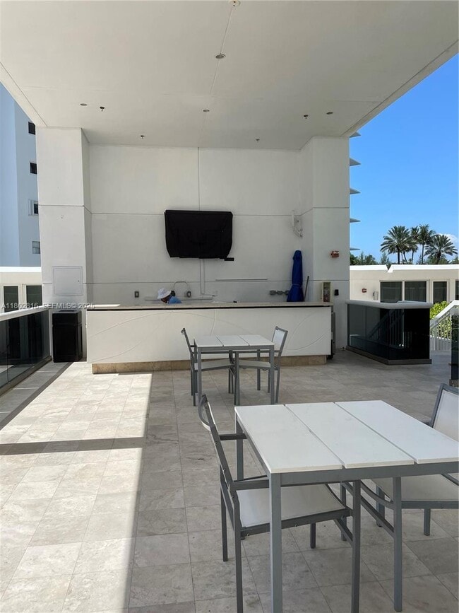 Building Photo - 10275 Collins Ave