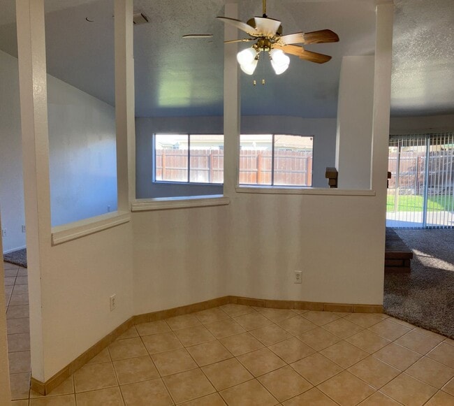 Building Photo - 3813 Saguaro Cir