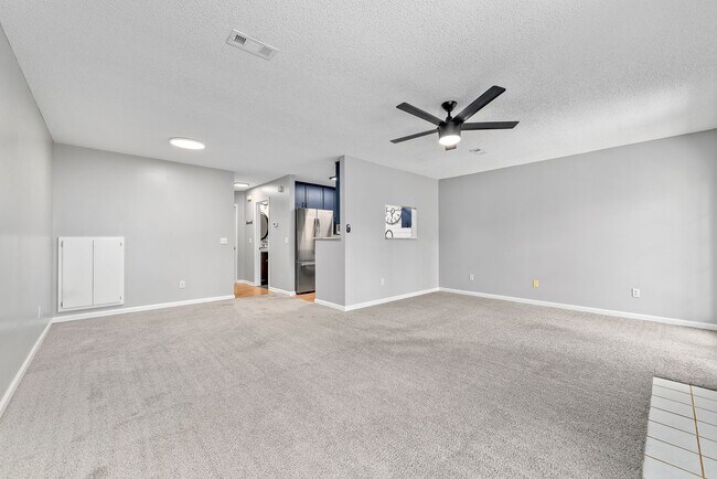 Building Photo - Available NOW-105 Pineridge Drive