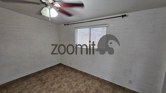 Building Photo - Wonderful home, convenient location