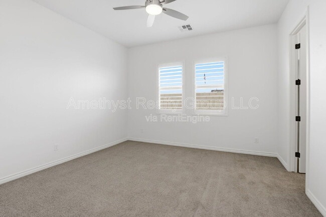 Building Photo - 15660 W Pershing St