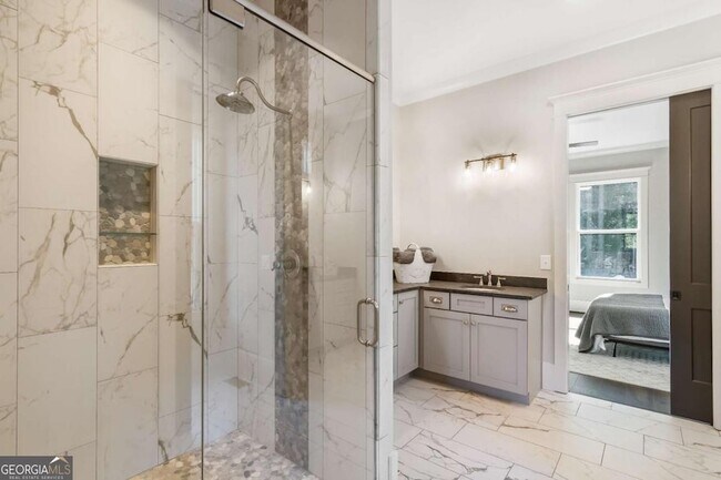 Building Photo - 6 Whisper Pl