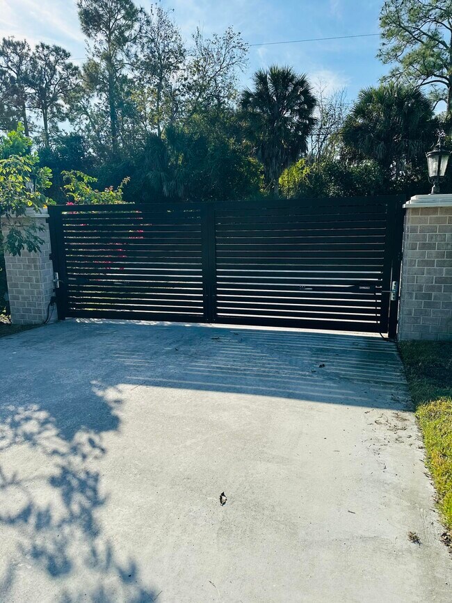 Building Photo - 17647 81st Ln N