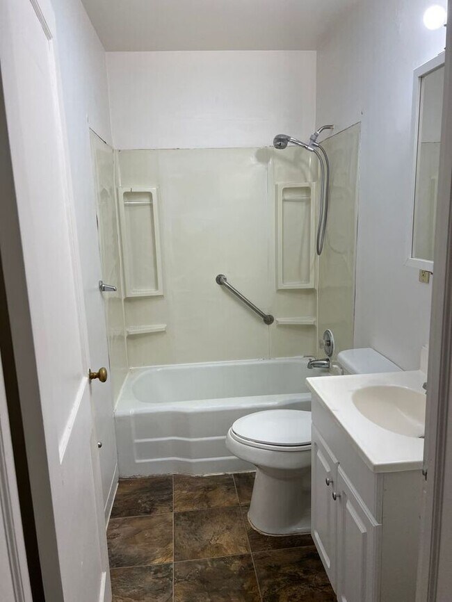 Building Photo - Affordable Two Bedroom Ranch