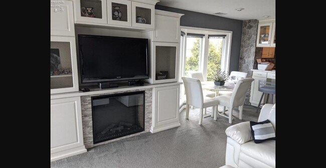 Fireplace - 1507 Cleveland Rd E