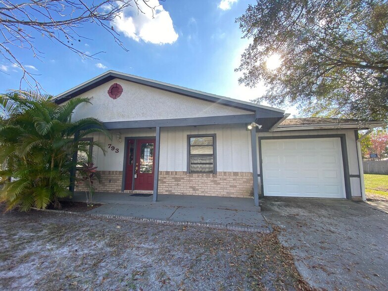 Primary Photo - 2/2 home with garage - tile on inside with...