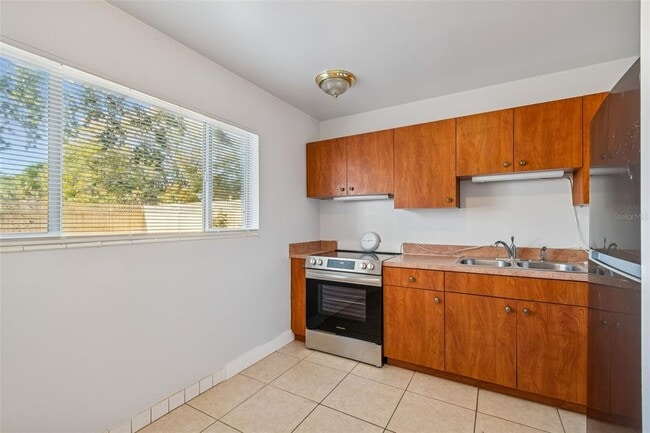 Building Photo - 5409 S Lois Ave