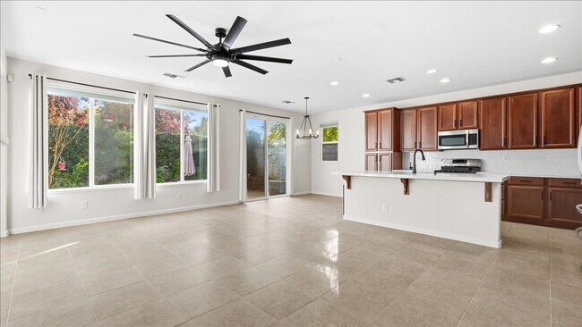 Building Photo - 1528 Morning Glory Ln