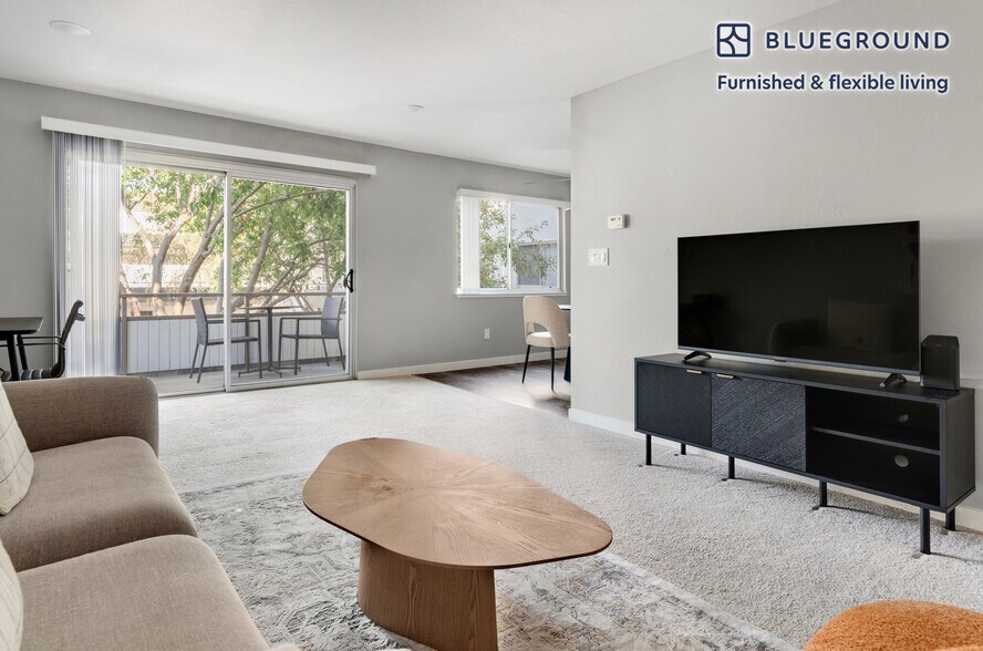 Building Photo - 2721 Midtown Ct