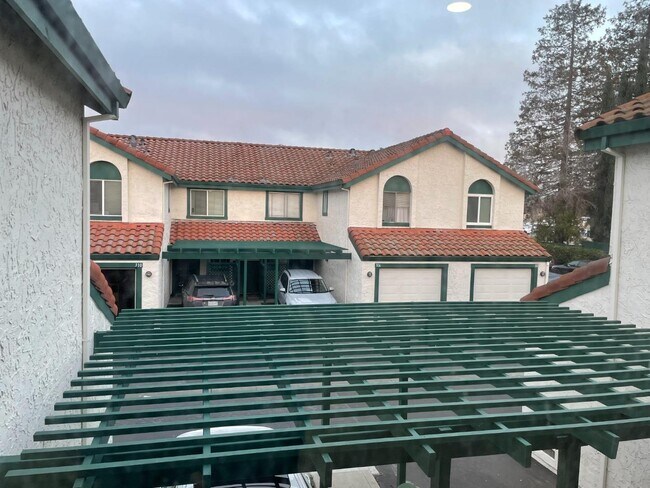 Building Photo - 309 Cravens Ct
