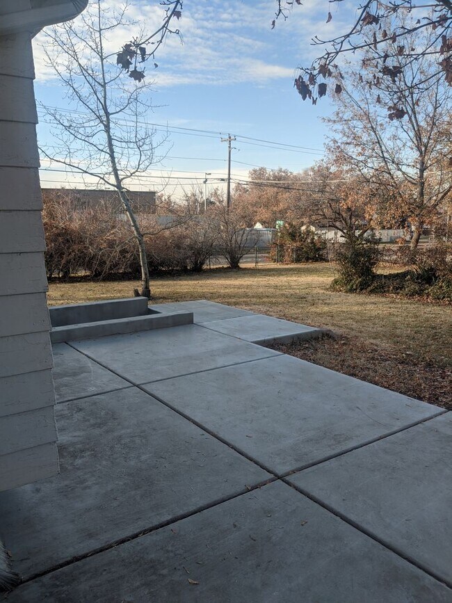 Building Photo - 2 Weeks Rent Free – Spacious 3 Bed / 2 Bath Ogden Home with Finished Basement
