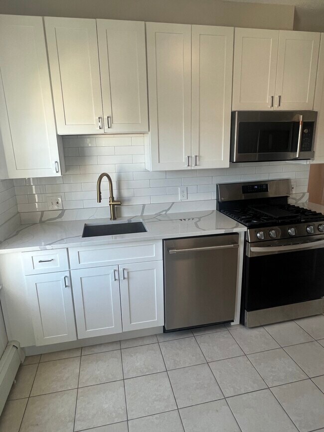 Building Photo - 7 Downer Ave