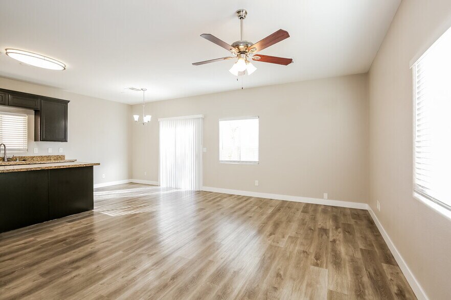 Building Photo - 37 Rosa Rosales Ct