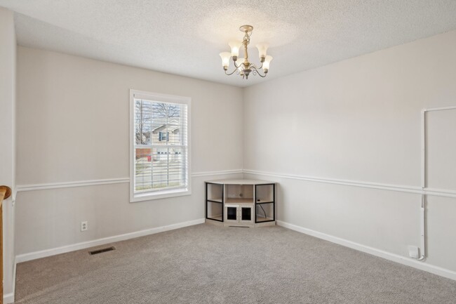 Building Photo - 1307 Bluebonnet Dr