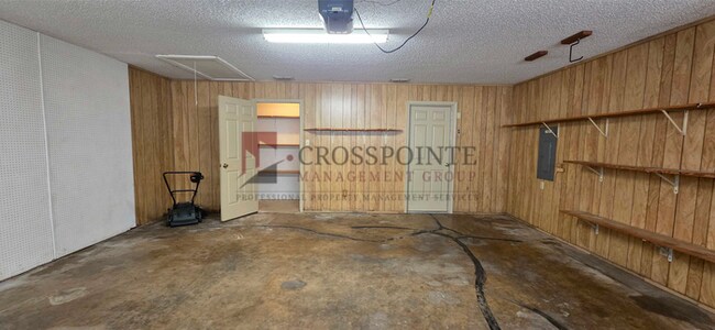 Building Photo - Spacious and Stunning 3 Bedroom 2 Bath Home in Longview!