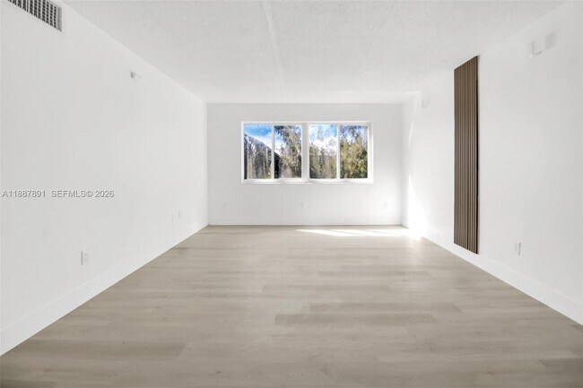 Building Photo - 14850 Naranja Lakes Blvd