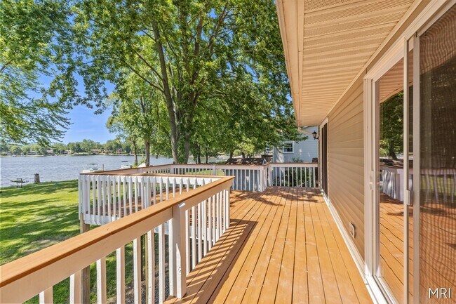 Building Photo - 8303 Cowan Lake Dr NE